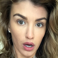AmyWillerton Nahé