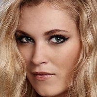 Eliza Taylor-Cotter Nahé