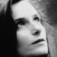 Katrin Cartlidge Nahé