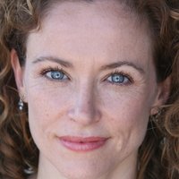 Leslie Hope Nahé