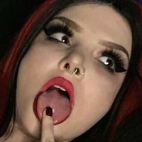 Megan Mayhem Nahé