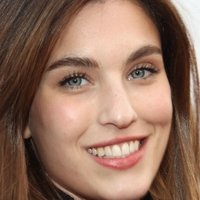 Rainey Qualley Nahé