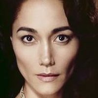 Sandrine Holt Nahé